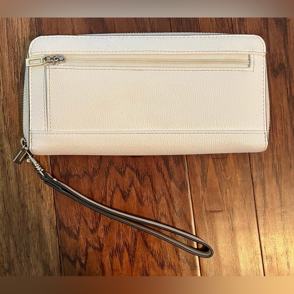 Guess wristlet wallet - Picture 2 of 3